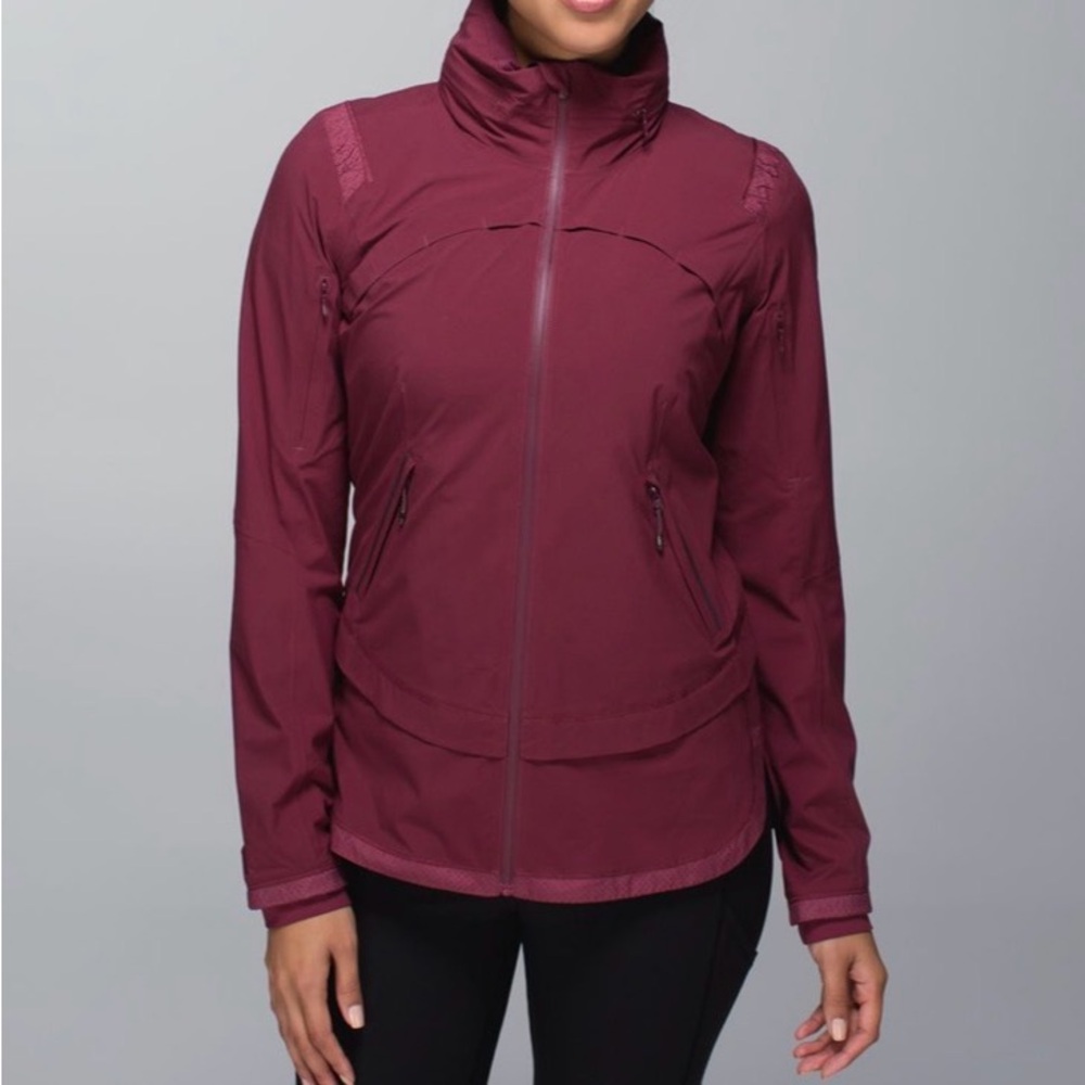 Lululemon Ultra Glyde Rain Runner Jacket in Rust Berry Size 6